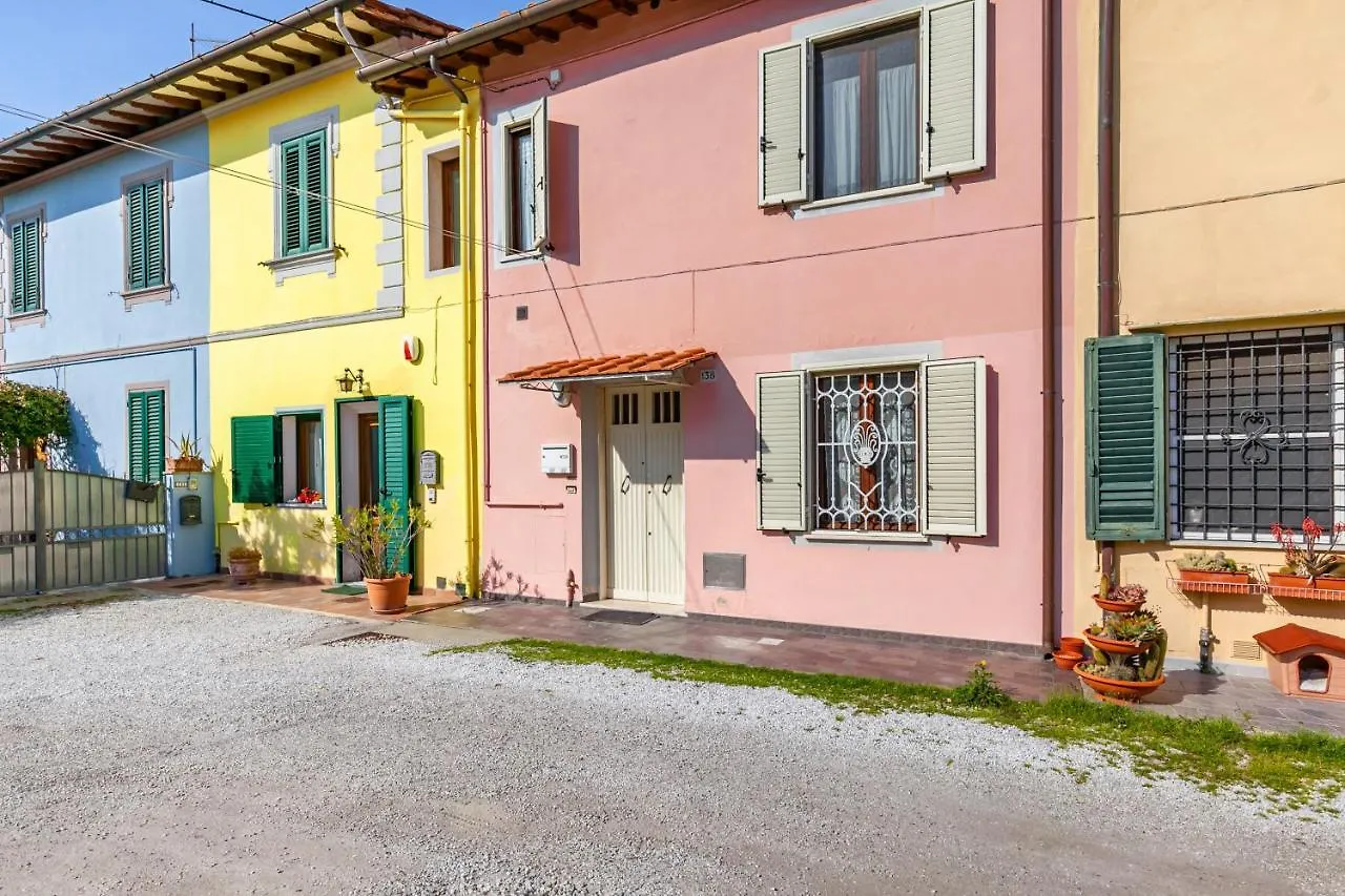 Pisa Airport Comfy Apartment - Private Parking Italien