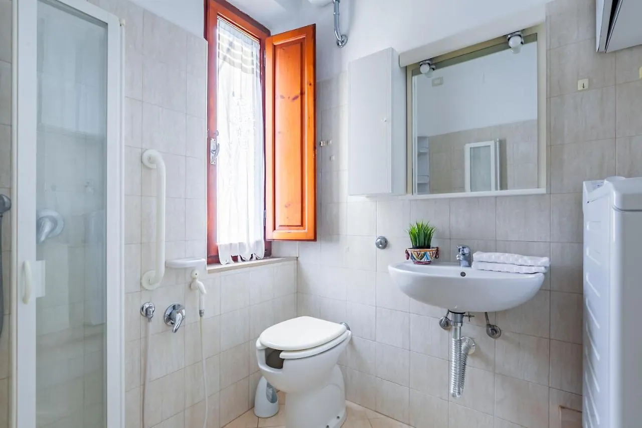 Pisa Airport Comfy Apartment - Private Parking Italien